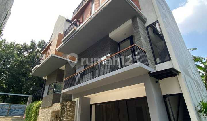 For Sale Brand New House Kebayoran Baru. Lokasi Strategis Dengan Akses Jalan Besar.lingkungan Yang Nyaman Rumah SHM Bagus