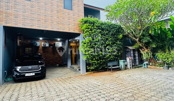 Dijual Rumah Siap Huni Furnished 2 Lantai dengan Swimming Pool di Jagakarsa Dijual Rumah Siap Huni Furnished 2 Lantai dengan Swimming Pool di Jagakarsa