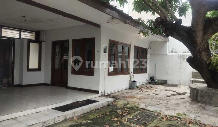 CHEAP, former cafe and office one step away from Kartini and Darmo streets. CHEAP, former cafe and office one step away from Kartini and Darmo streets.