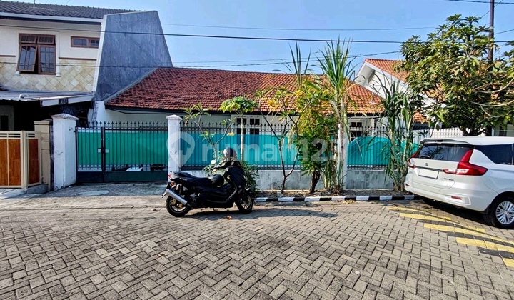 Rumah hitung tanah di Medokan Ayu 1