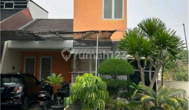 1.5-Story House La Diva Greenhill Menganti Gresik