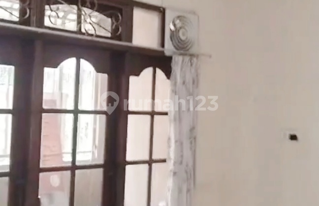 Dijual Murah Rumah 2 Lantai di Tomang Jakarta Barat