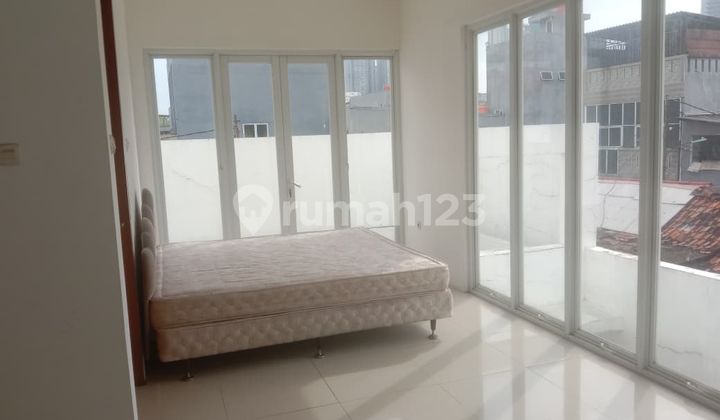 Dijual /Disewakan Cepat Rumah Baru Siap Huni 3 Lantai di Tomang Jakarta Barat 2