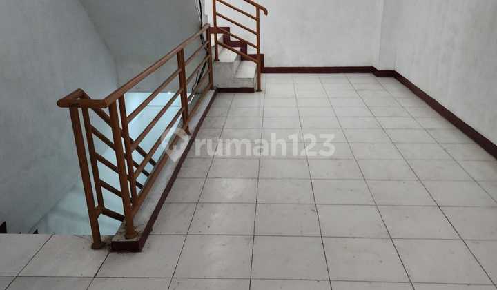 Disewakan/dijual ruko 4.5 lantai di Jembatan Lima Jakarta Barat