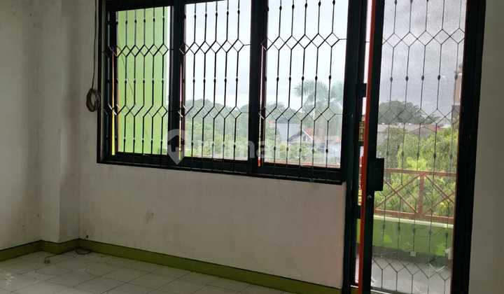 For rent, 3-story shop house ready to use in Daan Mogot, West Jakarta. 2