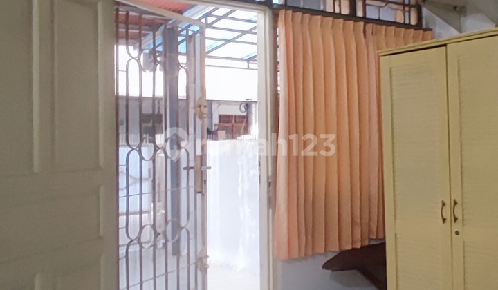 Cheap sale, 75M² land, 2-story house in Taman Palem Lestari. Cheap sale, 75M² land, 2-story house in Taman Palem Lestari.