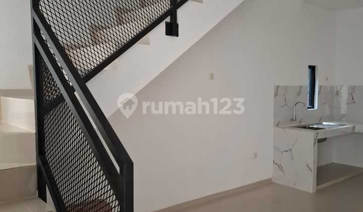 Dijual Murah Rumah Baru 3Lt di Tanjung Duren