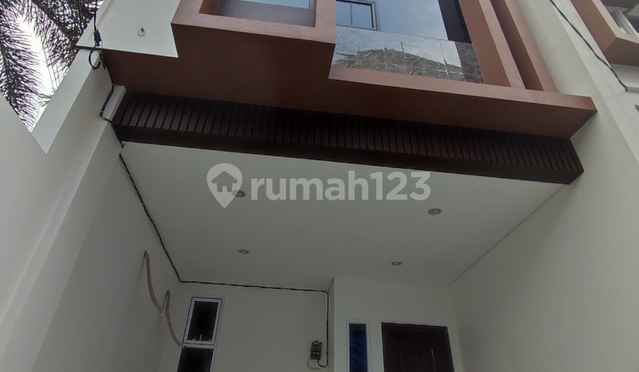 Dijual Murah Rumah Baru 3Lt di Tanjung Duren