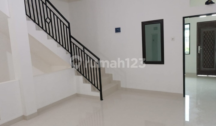 Dijual rumah bagus 3 LT di Duri Kepa Jakarta Barat