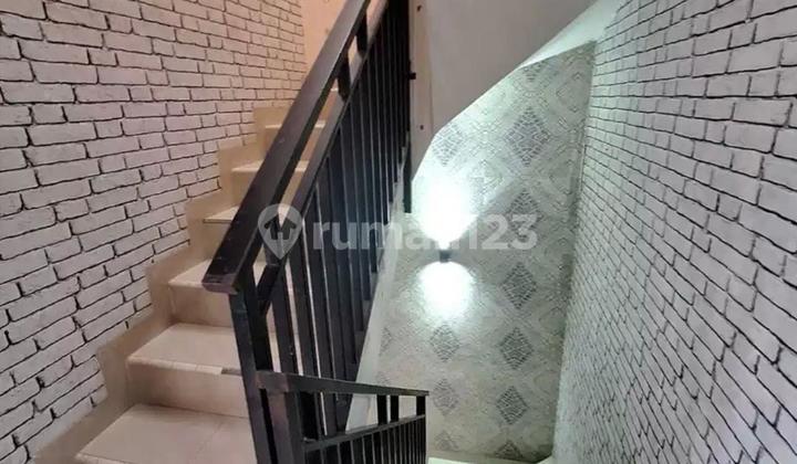 For quick sale, affordable 2.5-story house in Casa Jardin, Daan Mogot, West Jakarta. 2