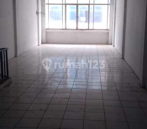 Affordable 3.5-story shop house for rent in Arcadia Gading Serpong.