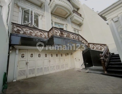 Dijual Cepat Rumah Mewah Design European Classic di Taman Palem Lestari Jakarta Barat