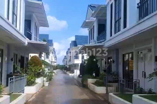 Cheap Rent 3-Story House in Lavon 2 Tangerang 2