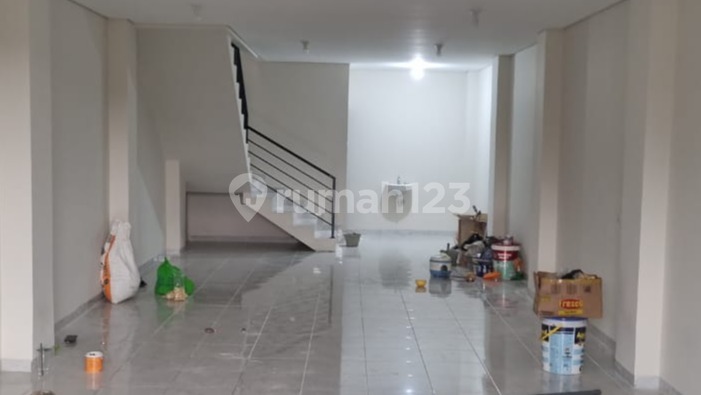 Cheap Rental Strategic 3-Storey Shop House in Kembangan, West Jakarta 2