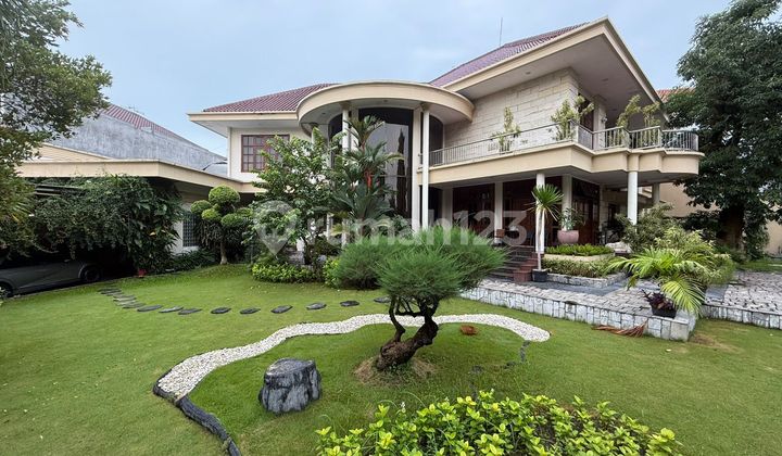 Rumah Mewah Darmo Harapan Regency