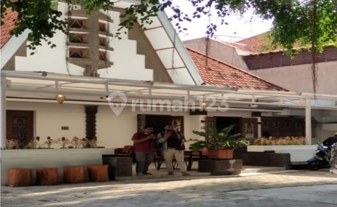 Disewakan Rumah Area Taman Bungkul Pusat Kota Surabaya Cocok Untuk Cafe Dan Klinik