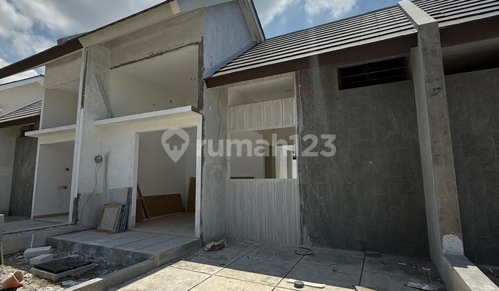 New Ready-to-Occupy House in Gresik City Near Kebomas City 1