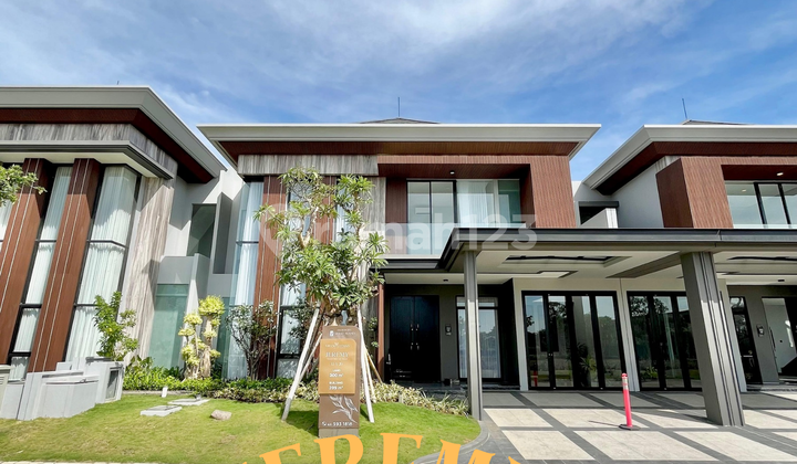 Luxury Ready-to-Occupy Pakuwon City House, 18 Meters Wide