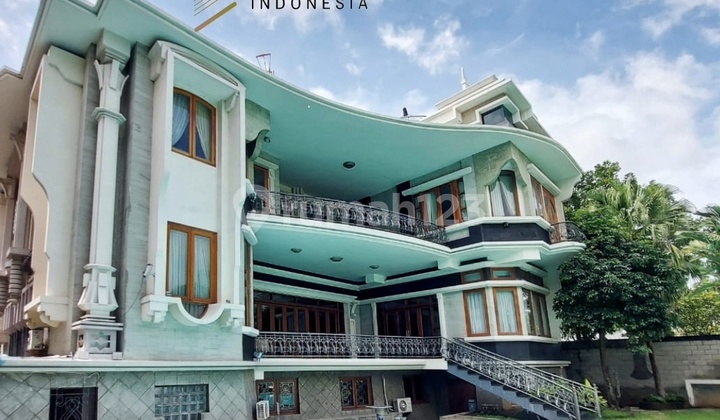 Rumah Mewah Graha Family Golf View Full Furnish Siap Huni  2