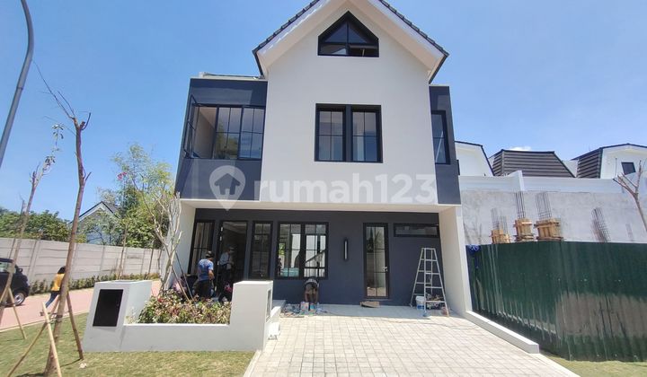 Rumah Dengan Attic Dekat Pakuwon Indah Dan Graha Family Rumah Dengan Attic Dekat Pakuwon Indah Dan Graha Family