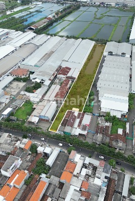 Lahan Kosong Area Pergudangan Dan Pabrik Jalan Raya Manukan Kulon Dekat Margomulyo