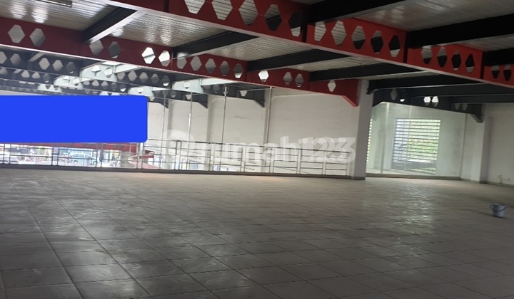 Ex Showroom 2 Lantai Luas 1800 M di Karawaci (Ada Lap. Futsal)