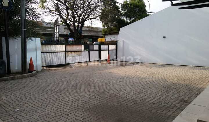 Strategic 3-Story Commercial Building in Cengkareng Near Toll Road Strategic 3-Story Commercial Building in Cengkareng Near Toll Road