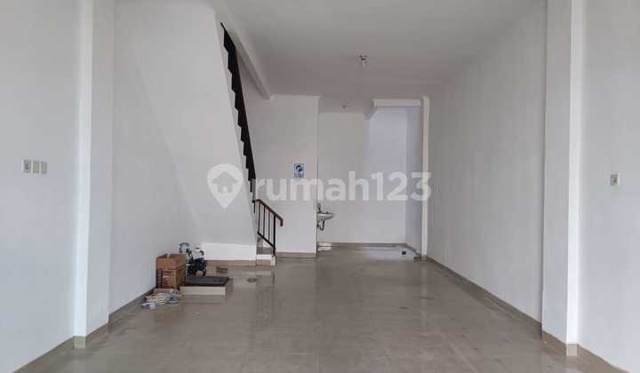 3.5-Story Shop-House Opposite Cengkareng General Hospital, Strategic Location Suitable for Various Businesses. 2