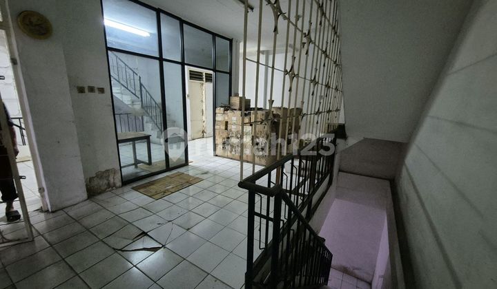 Ruko 3.5 Lantai Dalam Komplek di Duri Kosambi Jakarta Barat