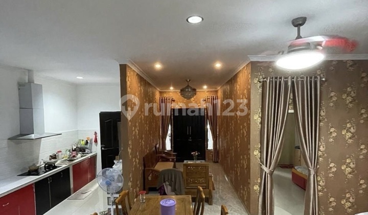Cheap Sale of 2.5-Story House in Plamo Batam Centre 2