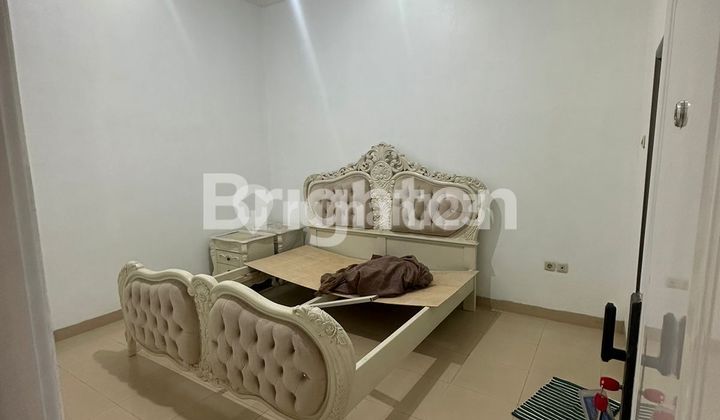 Two-story house in the elite housing of Margonda Depok 2