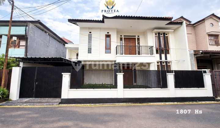 For Sale 2-Story House, Nice and Neat with Spacious Land in the Center of Bandung City.