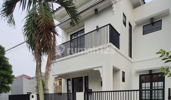 FOR SALE BEAUTIFUL COMFORTABLE HOUSE STRATEGIC LOCATION BSD