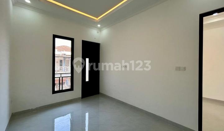 Dijual Rumah Baru Modern di Kencana Loka, BSD 2