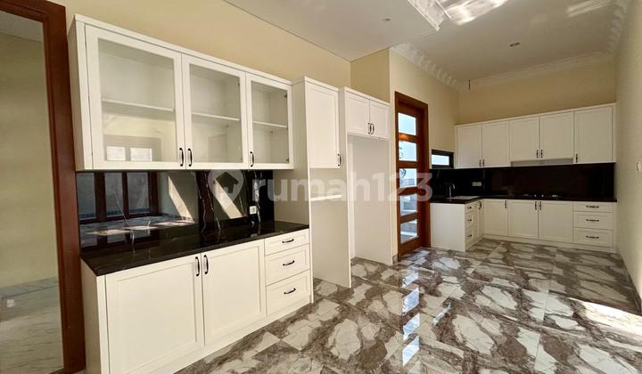 Rumah Mewah Ada Kolam Renang di Puspita Loka, BSD 2