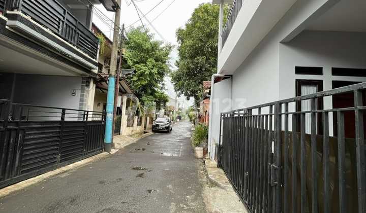 Rumah Baru Strategis di Sawah Baru Ciputat 5 Menit ke Stasiun KRL 2