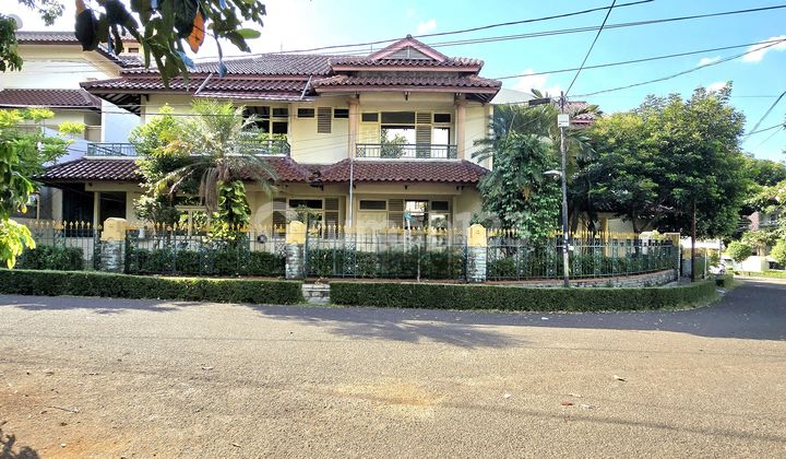Rumah Hoek Depan Taman Hitung Tanah Dibawah NJOP Bintaro Jaksel