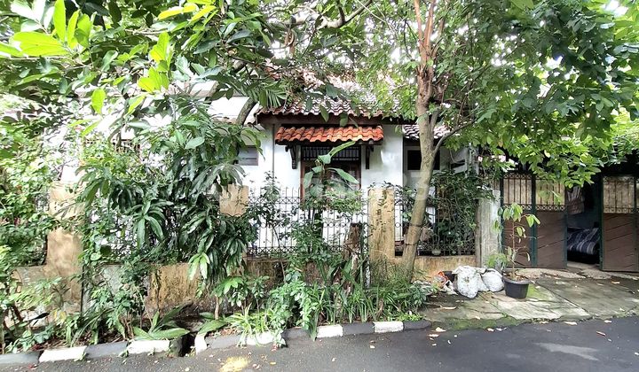 Rumah Murah Posisi Hoek dan Area Depan Luas di Bintaro Sektor 3