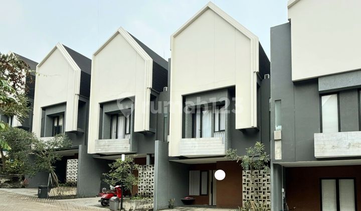 Rumah Minimalis 3 Lantai (by Atelier Riri) Cirendeu Pondok Cabe. 
