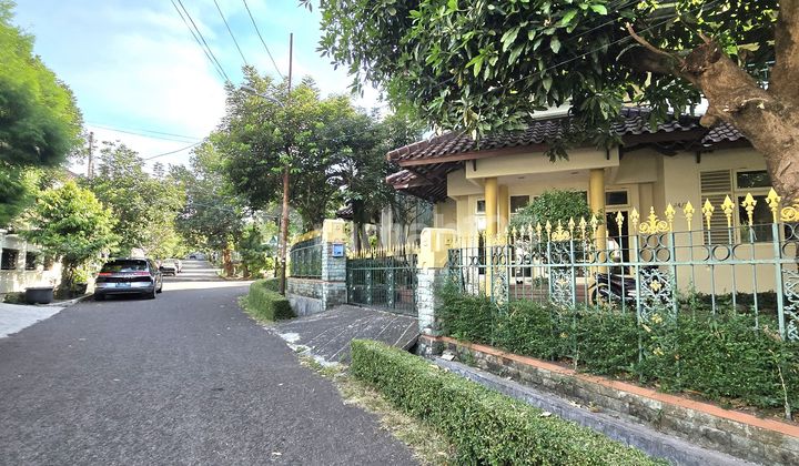 Rumah Hoek Depan Taman Hitung Tanah Dibawah NJOP Bintaro Jaksel