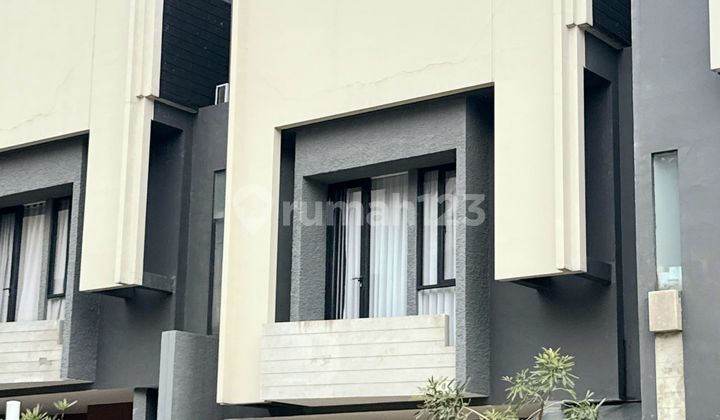 Rumah Minimalis 3 Lantai (by Atelier Riri) Cirendeu Pondok Cabe.  2