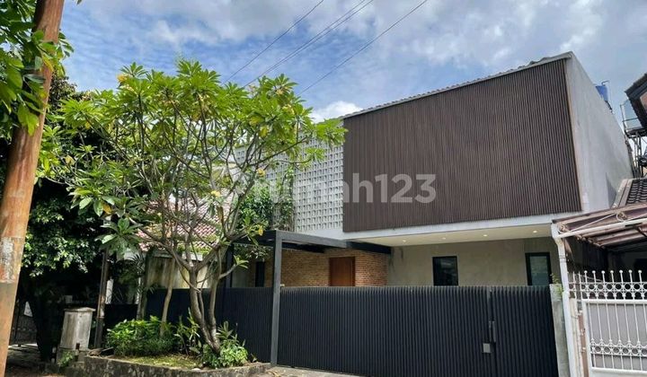 Dijual Rumah Modern Industrial di Komplek Lebak Bulus Jaksel