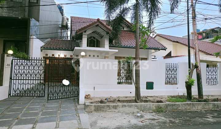 Rumah 2 Lantai Di Lokasi Strategis Mayestik Kebayoran Baru Jaksel