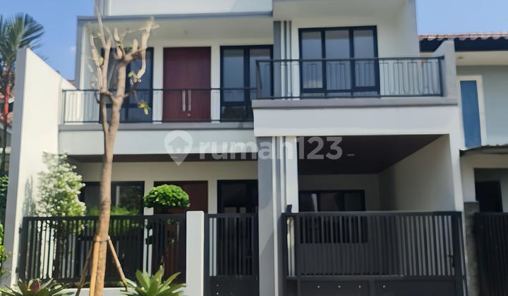 Brand New Modern House 2,5 Lantai -strategis Di Graha Bintaro