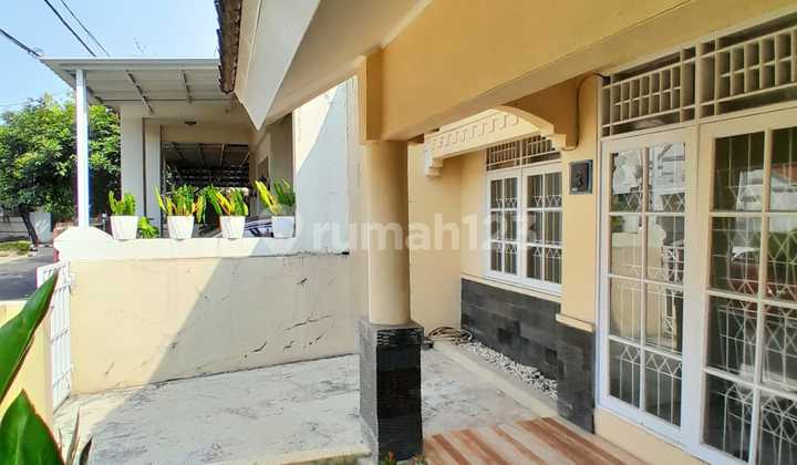 Well-Maintained Minimalist House Ready to Live In Sector 9 - 5 Min to Freshmarket 2