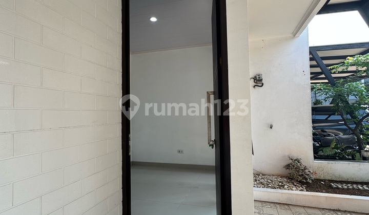 Rumah 2 Lantai Strategis! Dekat Sekolah Bm 400, Mall & Akses Tol