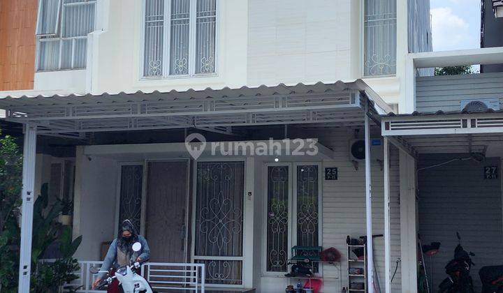 Rumah 2 Lantai Bagus Semi Furnished SHM di Cluster The Dense , Jakarta Timur 1