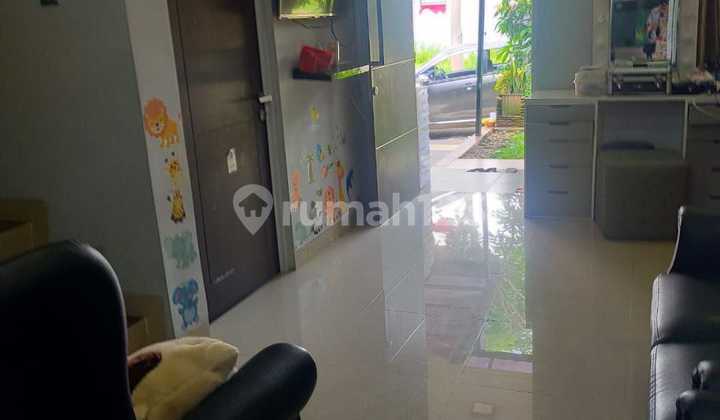 DIJUAL RUMAH DENGAN LOKASI SUPER STRATEGIS,HARGA NEGO! 2
