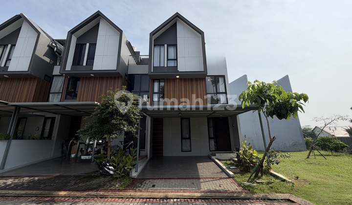 Quick Sale, Great Price! 2-Story Semi-Furnished Residence in Kota Wisata Cibubur