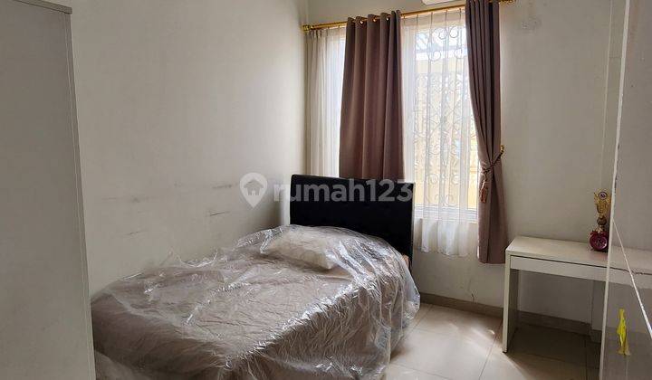 Rumah 2 Lantai Bagus Semi Furnished SHM di Cluster The Dense , Jakarta Timur 9